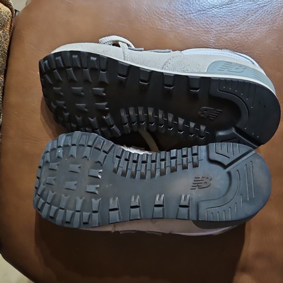 New Balance 574 Core Classic Cream Gray White Suede Sneakers Running Shoes - Picture 6 of 8